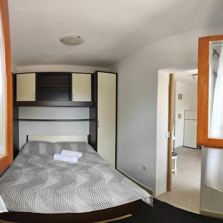 Apartman Mare - Beauty In The Heart Of Lika Perusic Buitenkant foto